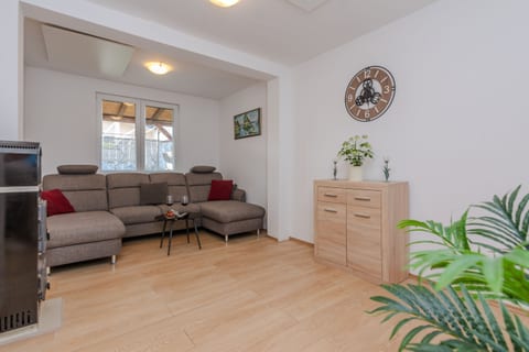 House Loncar - Unit 370686-13