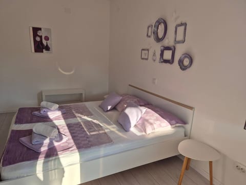 Apartments R and E - Unit 370694-13