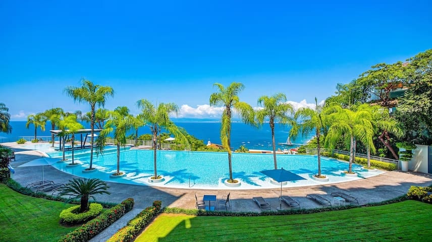 Oceanviews+LUXE above Los Muertos Beach, sleep 6 - Puerto Vallarta