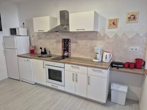 Apartments R and E - Unit 370695-13