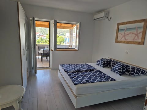 Apartments R and E - Unit 370696-13
