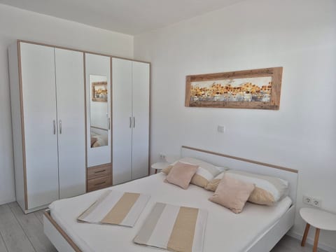 Apartments R and E - Unit 370697-13