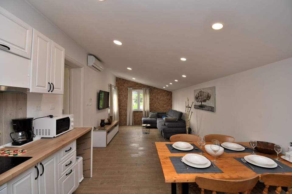 Apartments Plomin - Unit 370712-13 - Croatia
