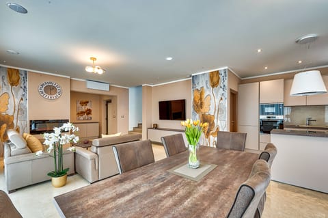 Villa Astrid - Unit 370822-13