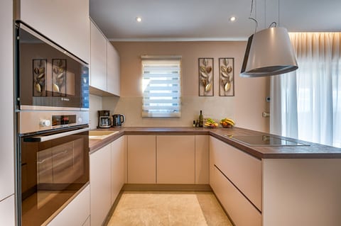 Villa Astrid - Unit 370822-13