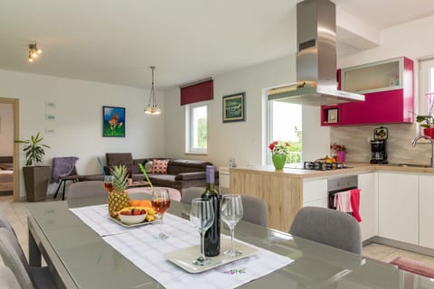 Villa May - Unit 370848-13