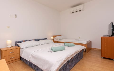 Apartments Villa Milas with pool - Unit 370861-13