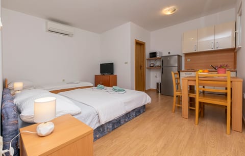 Apartments Villa Milas with pool - Unit 370861-13