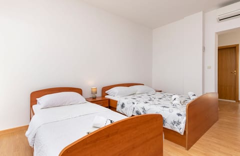 Apartments Villa Milas with pool - Unit 370866-13