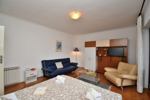 Apartment Elizabeta - Unit 370908-13