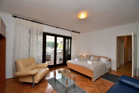 Apartment Elizabeta - Unit 370908-13