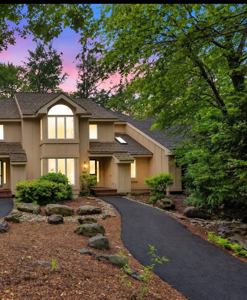 An easy, paved path to Crested Falcon makes entry and departure a breeze!
