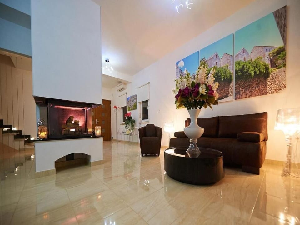 Villa Jessie - Unit 370959-13