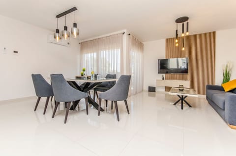 Apartments Luxury Villa V2 with rooftop - Unit 370977-13