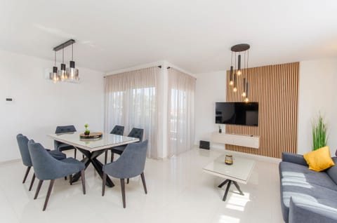 Apartments Luxury Villa V2 with rooftop - Unit 370978-13