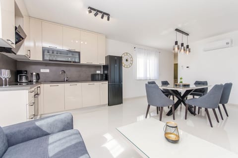 Apartments Luxury Villa V2 with rooftop - Unit 370978-13