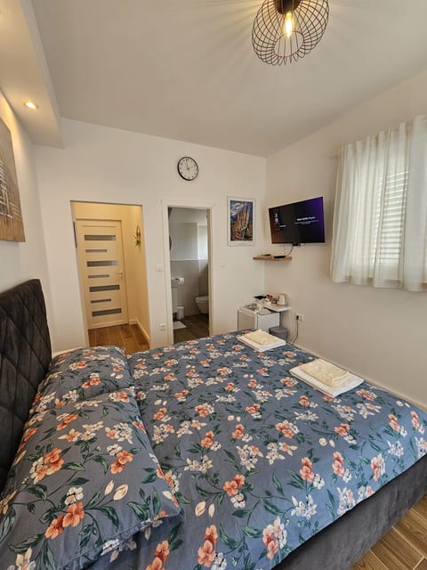Room Ela - Unit 371036-13