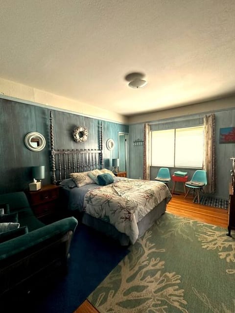 *Beach Room w/private en-suite bathroom!*