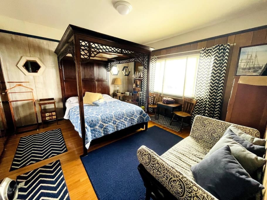 *Captain’s Room w/ ocean-view, shared bathroom* - Seaside