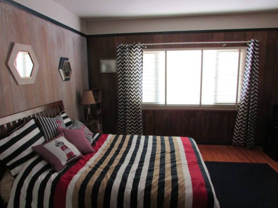 Nice Panoramic view of the Bay! - *Captain’s Room w/ ocean-view, shared bathroom* - Seaside