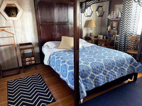 *Captain’s Room w/ ocean-view, shared bathroom*