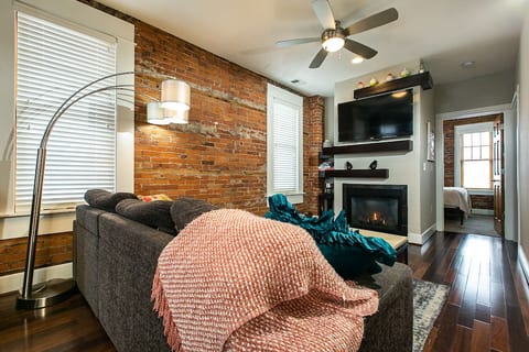 Main living area with gas fireplace, tv and pull out couch.