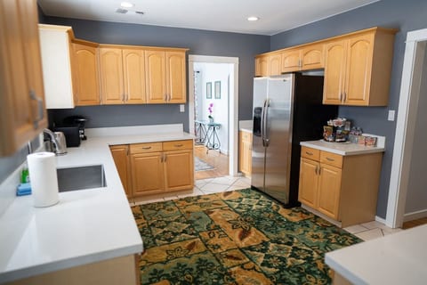 Stylish 3BR HOUSE: Remodeled 2022, Fenced Yard p44