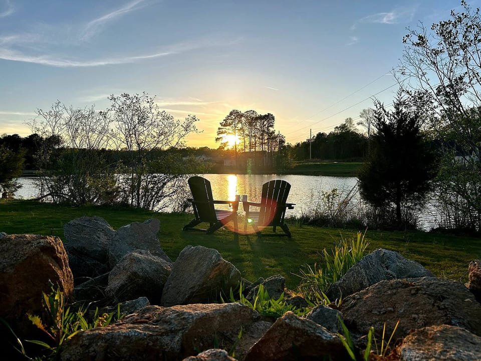 Lakefront 5 BR | Patio+Grill | RTJ | Game Room - Auburn