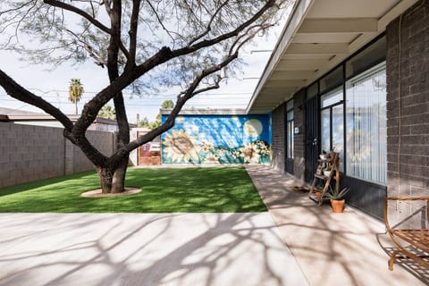 The Claremont 1 - Mid Century Modern Home Off Restaurant Row