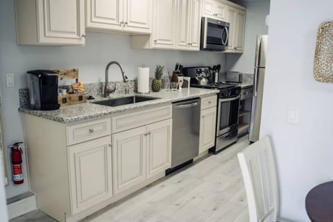 Remodeled 2BR Home w/ Patio NoHo Arts District p14
