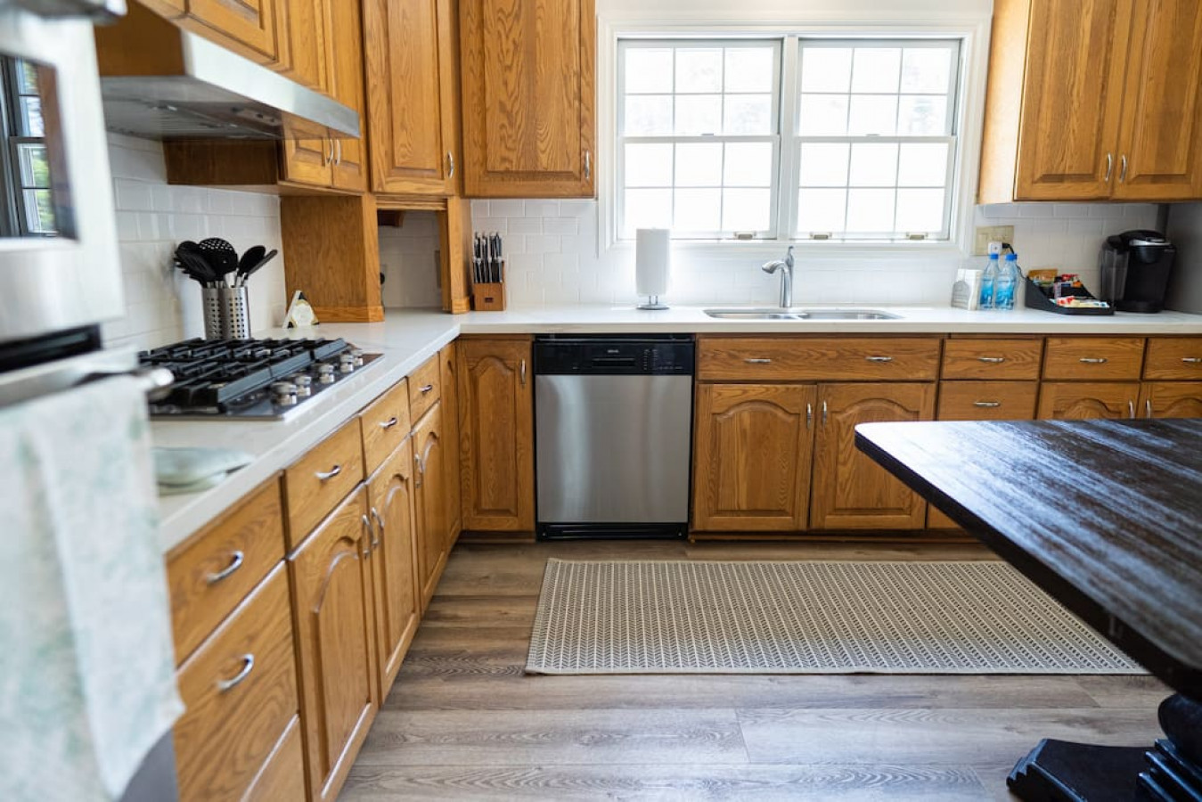 POOL!: 4BR BURBANK HOUSE w/ *SWIMMING POOL* and LARGE FENCED PATIO/YARD (p12) - Burbank