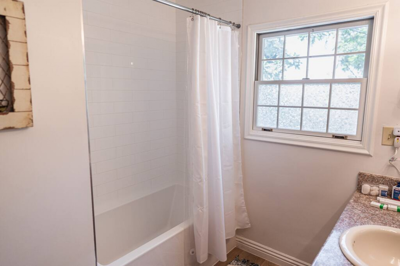 POOL!: 4BR BURBANK HOUSE w/ *SWIMMING POOL* and LARGE FENCED PATIO/YARD (p12) - Burbank