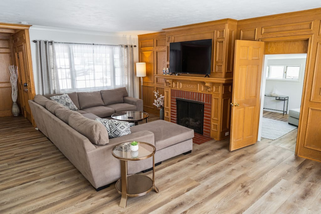 POOL!: 4BR BURBANK HOUSE w/ *SWIMMING POOL* and LARGE FENCED PATIO/YARD (p12) - Burbank