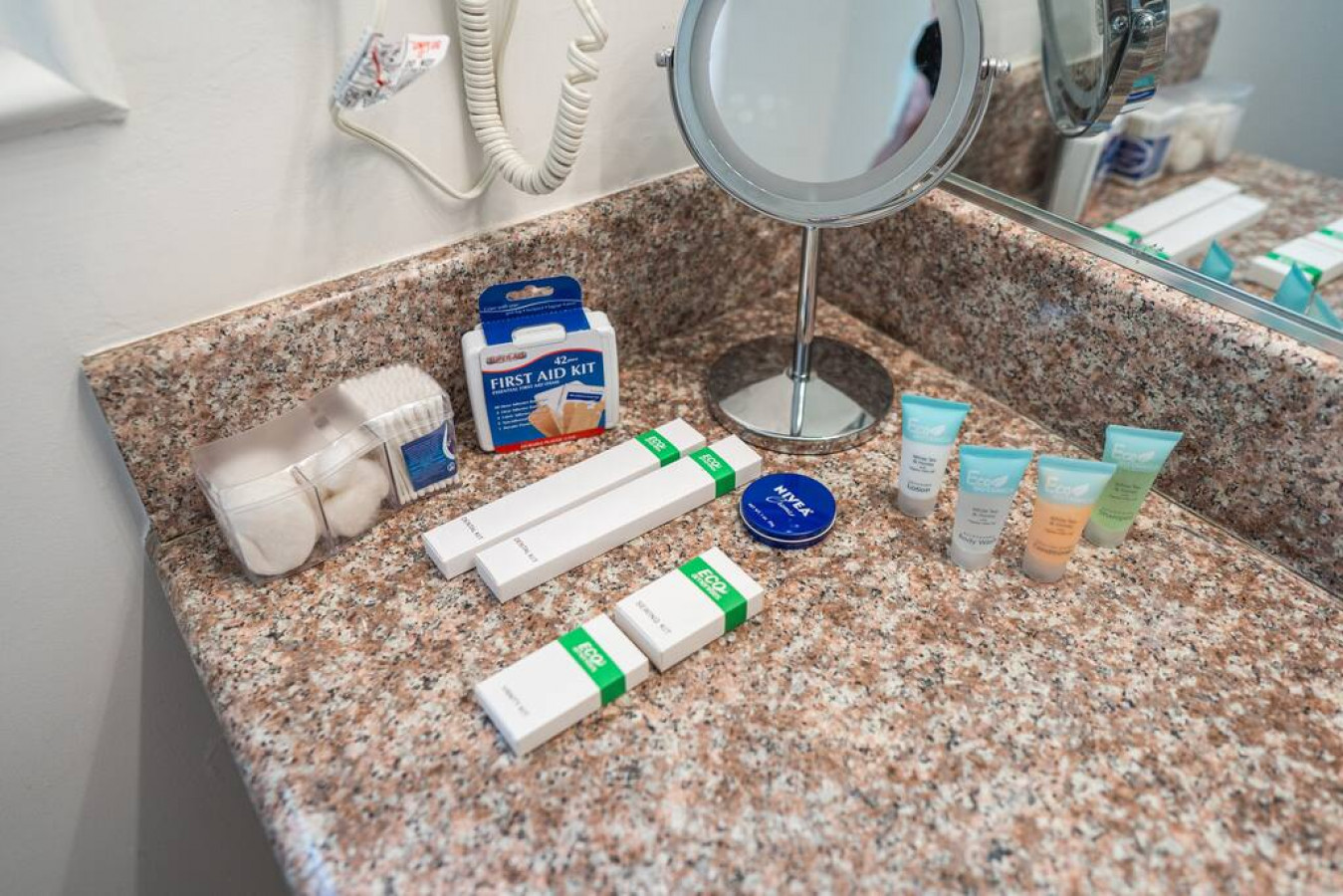 POOL!: 4BR BURBANK HOUSE w/ *SWIMMING POOL* and LARGE FENCED PATIO/YARD (p12) - Burbank