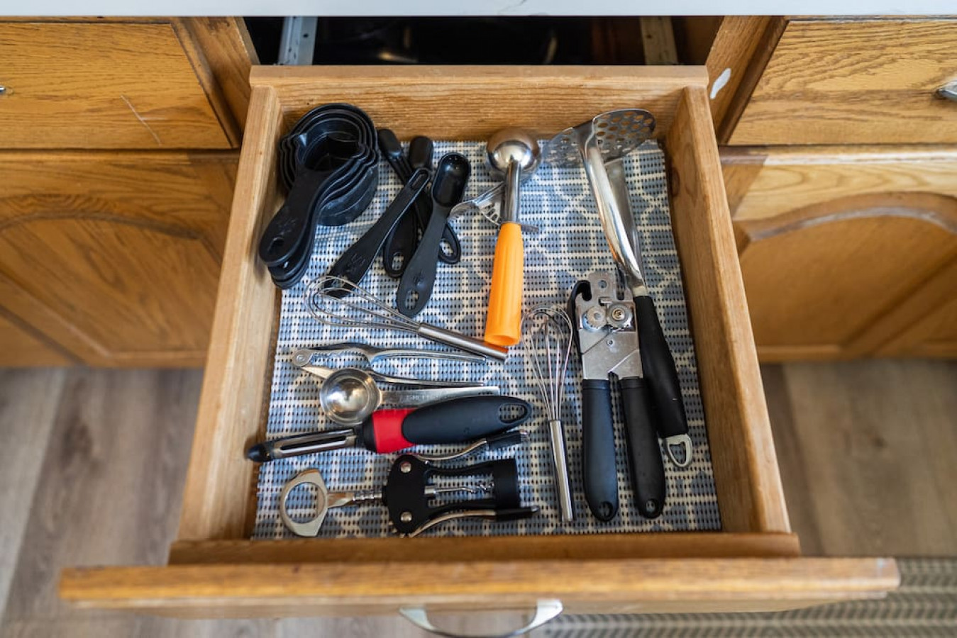 POOL!: 4BR BURBANK HOUSE w/ *SWIMMING POOL* and LARGE FENCED PATIO/YARD (p12) - Burbank