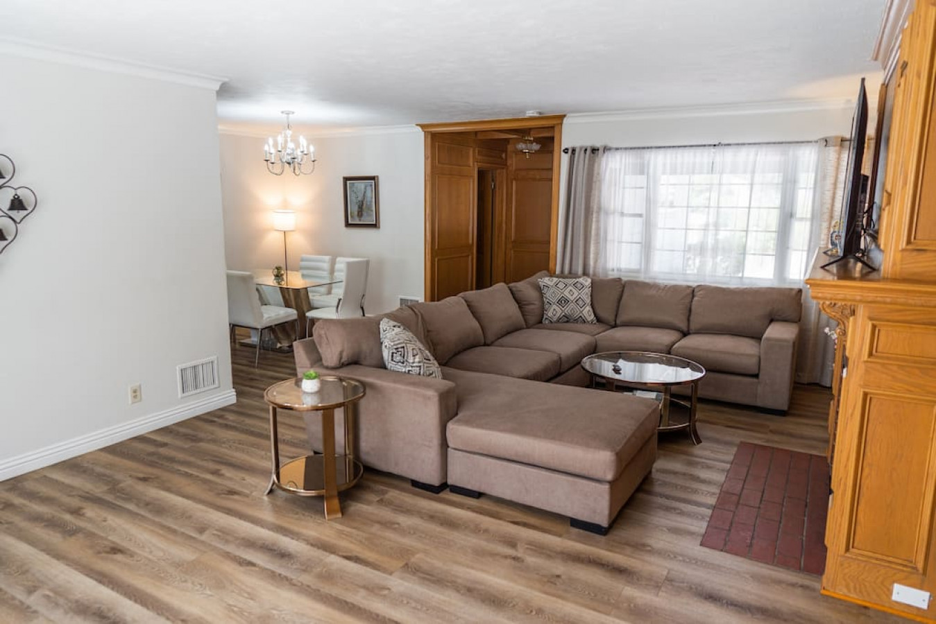 POOL!: 4BR BURBANK HOUSE w/ *SWIMMING POOL* and LARGE FENCED PATIO/YARD (p12) - Burbank