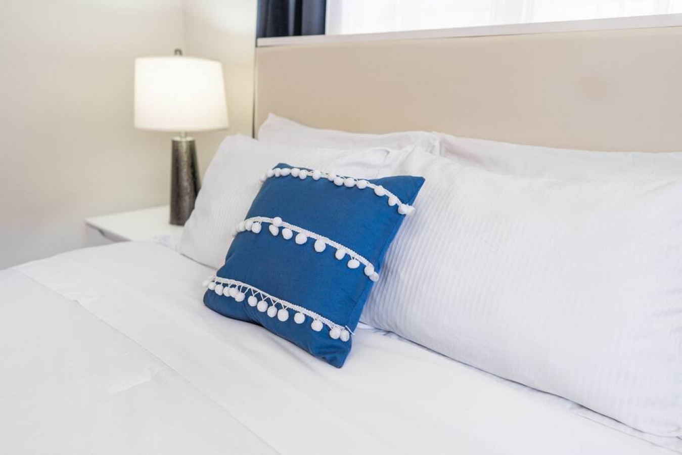 POOL!: 4BR BURBANK HOUSE w/ *SWIMMING POOL* and LARGE FENCED PATIO/YARD (p12) - Burbank