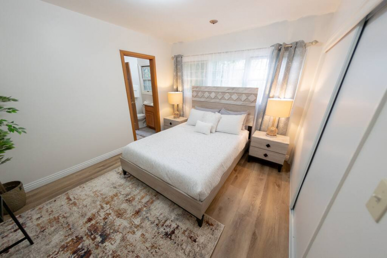 Virtual Tour:https://my.matterport.com/show/?m=69HM9Eq79Nr

12 inch memory foam, you would love to sleep in this bed