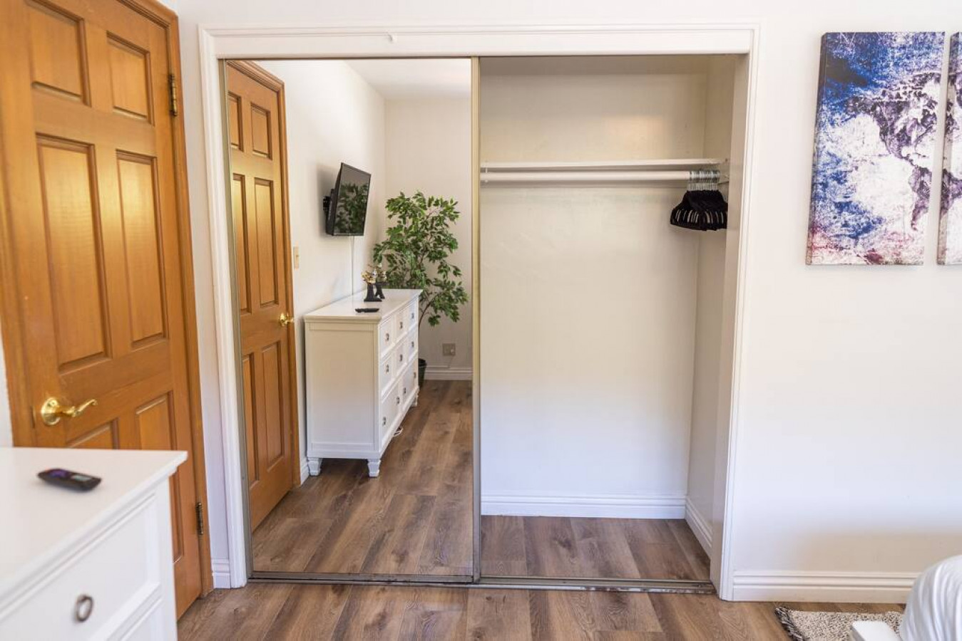 POOL!: 4BR BURBANK HOUSE w/ *SWIMMING POOL* and LARGE FENCED PATIO/YARD (p12) - Burbank