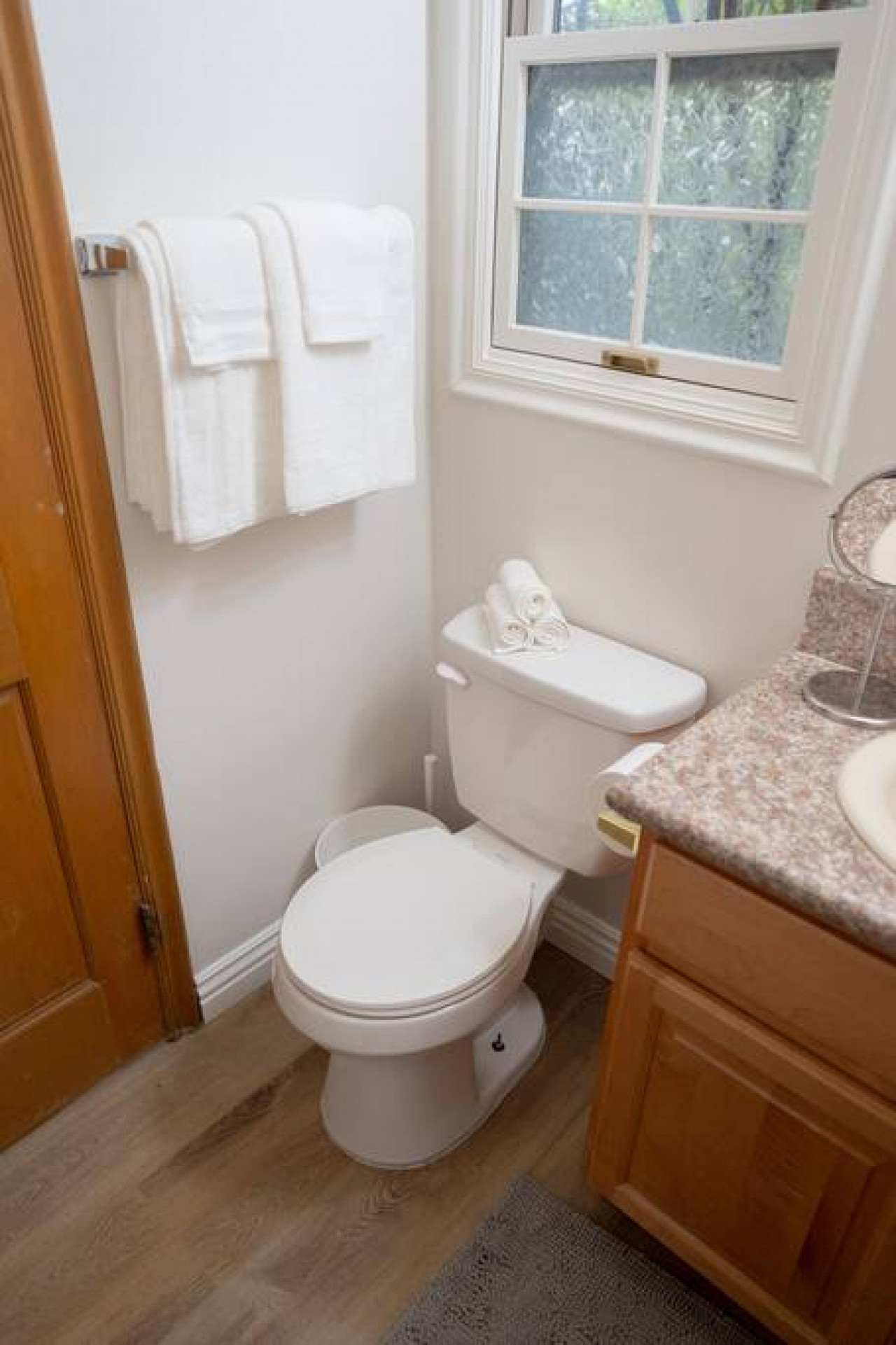 Virtual Tour: https://my.matterport.com/show/?m=69HM9Eq79Nr

All basic toiletries are provided