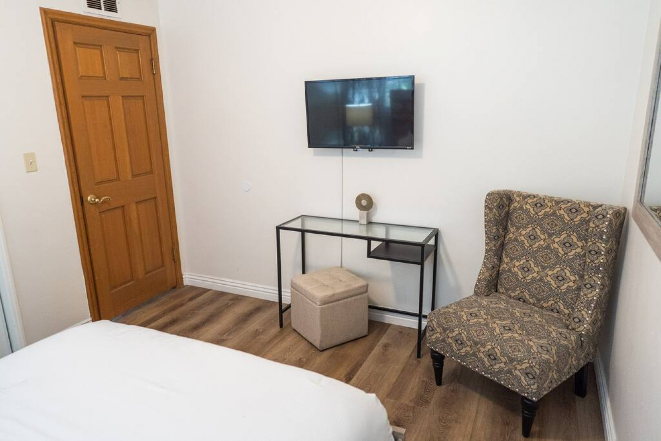 POOL!: 4BR BURBANK HOUSE w/ *SWIMMING POOL* and LARGE FENCED PATIO/YARD (p12) - Burbank