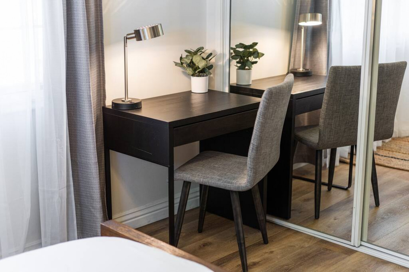 POOL!: 4BR BURBANK HOUSE w/ *SWIMMING POOL* and LARGE FENCED PATIO/YARD (p12) - Burbank