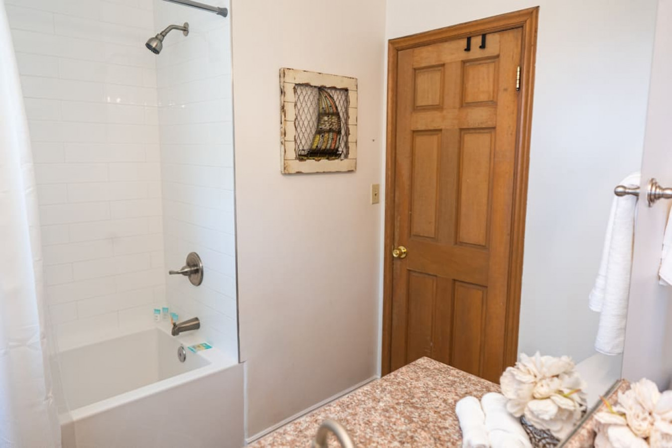 POOL!: 4BR BURBANK HOUSE w/ *SWIMMING POOL* and LARGE FENCED PATIO/YARD (p12) - Burbank