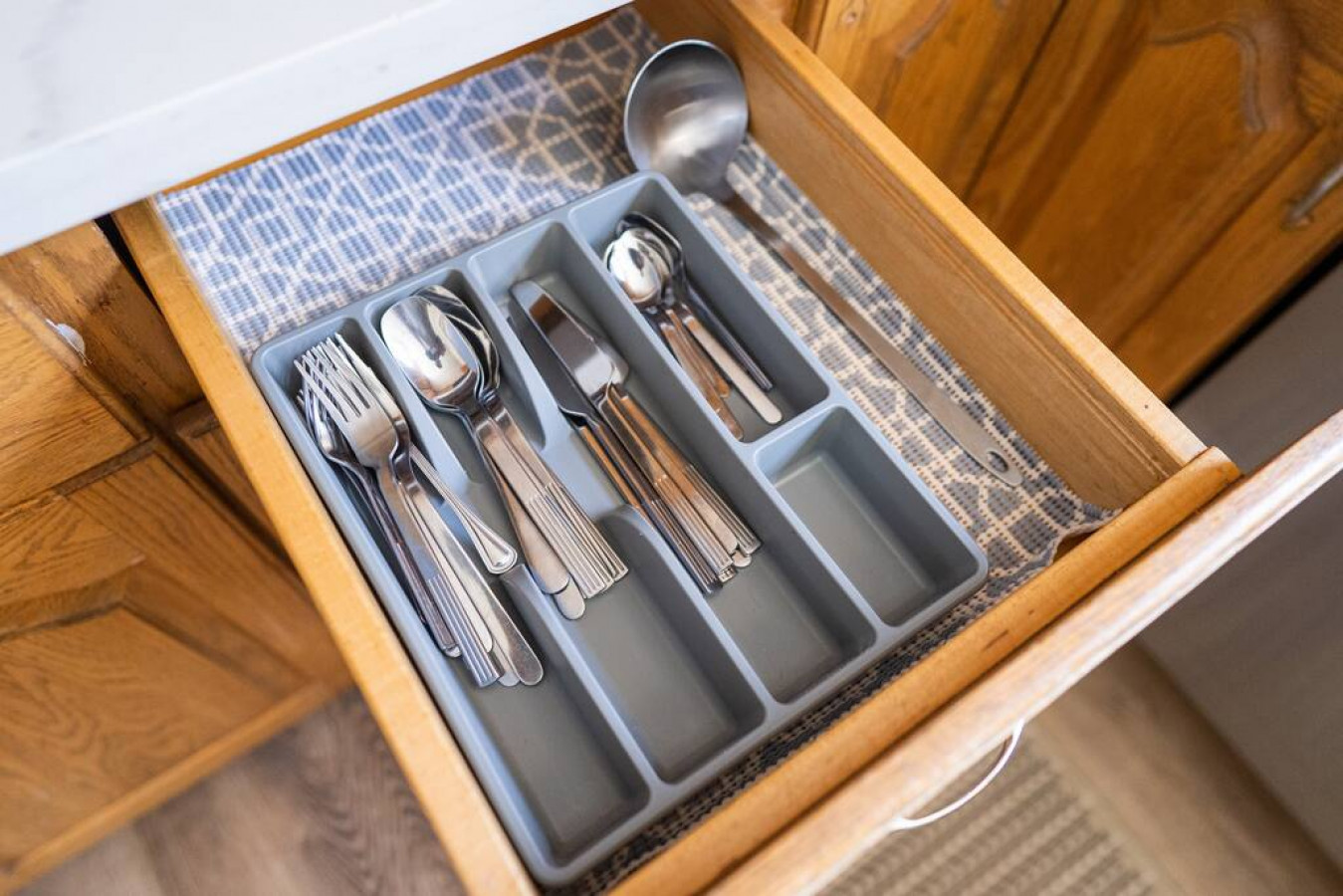 POOL!: 4BR BURBANK HOUSE w/ *SWIMMING POOL* and LARGE FENCED PATIO/YARD (p12) - Burbank