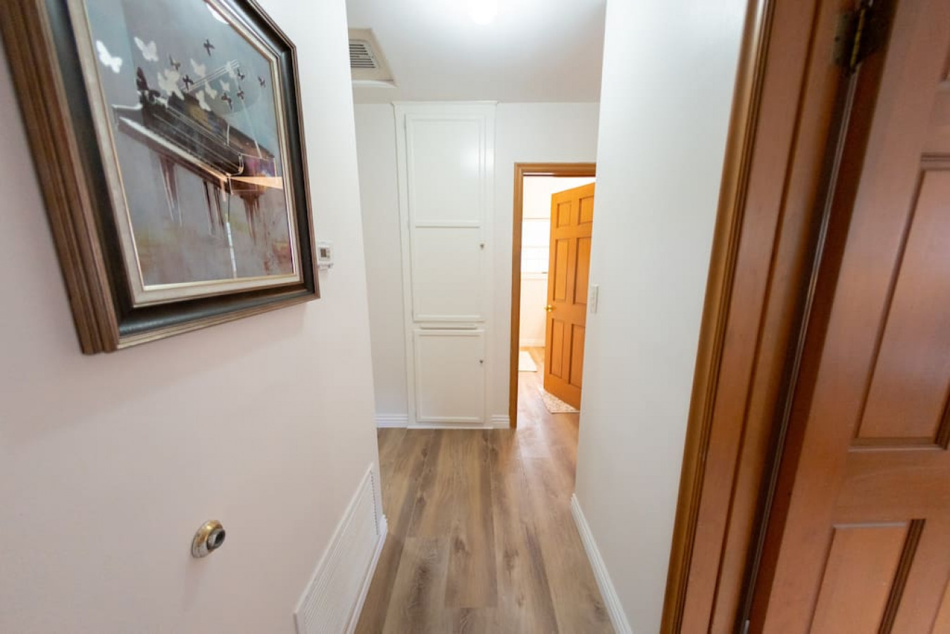 Virtual Tour:https://my.matterport.com/show/?m=69HM9Eq79Nr

Let's move to our third bedroom