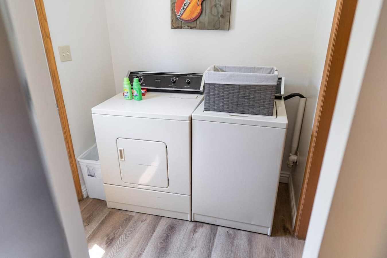 POOL!: 4BR BURBANK HOUSE w/ *SWIMMING POOL* and LARGE FENCED PATIO/YARD (p12) - Burbank