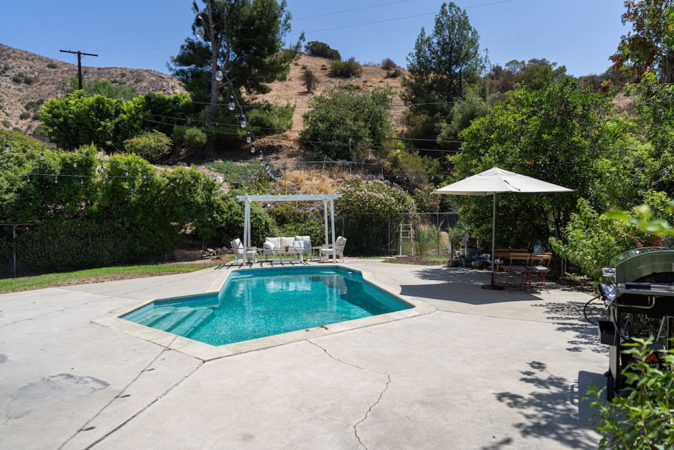 POOL!: 4BR BURBANK HOUSE w/ *SWIMMING POOL* and LARGE FENCED PATIO/YARD (p12) - Burbank