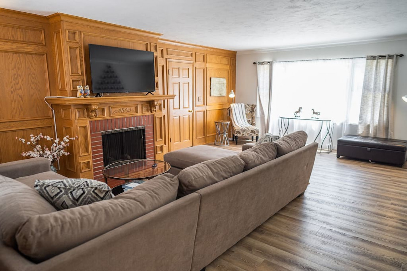 POOL!: 4BR BURBANK HOUSE w/ *SWIMMING POOL* and LARGE FENCED PATIO/YARD (p12) - Burbank