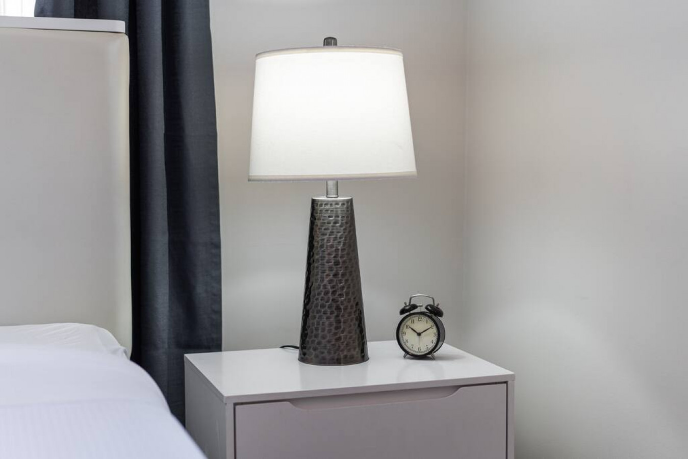 POOL!: 4BR BURBANK HOUSE w/ *SWIMMING POOL* and LARGE FENCED PATIO/YARD (p12) - Burbank