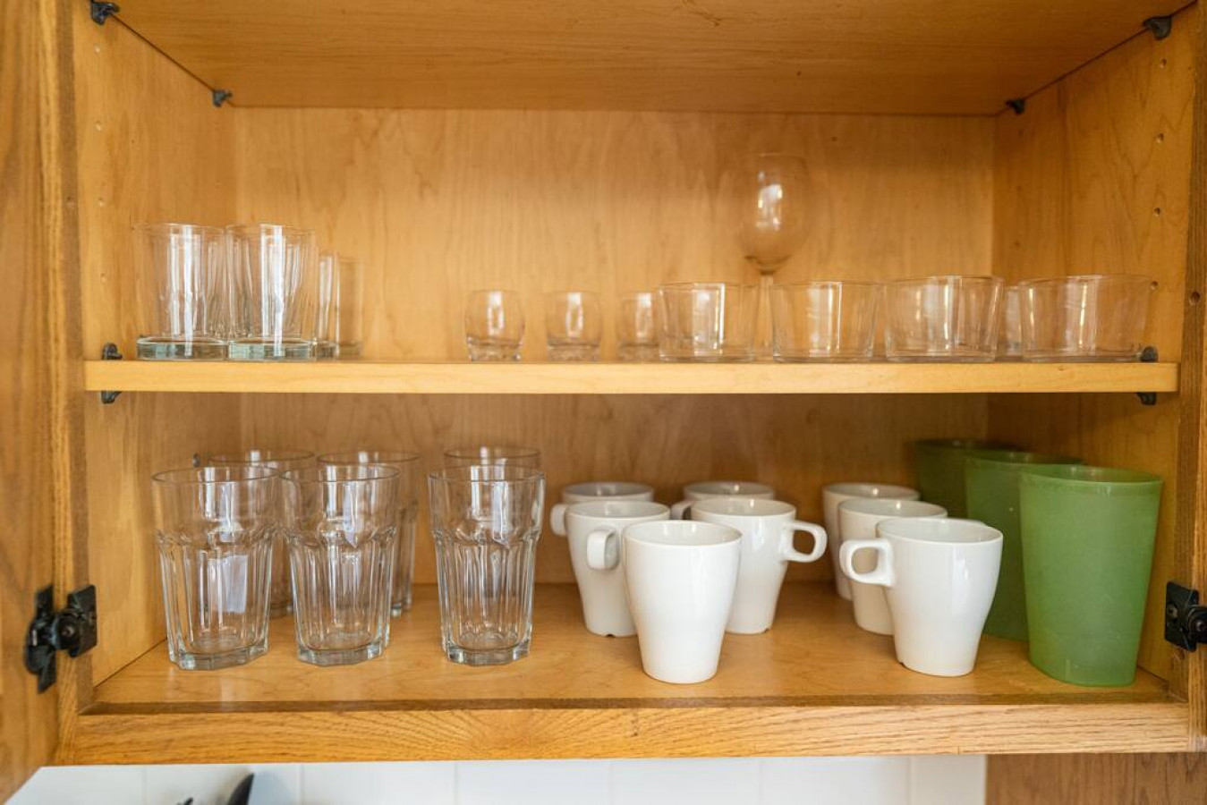 POOL!: 4BR BURBANK HOUSE w/ *SWIMMING POOL* and LARGE FENCED PATIO/YARD (p12) - Burbank